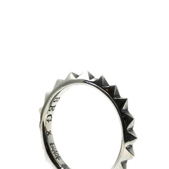 NARROW PYRAMID STUDS RING
