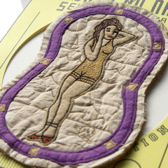 PATCH - PINUP GIRL ON THE BEACH - May club