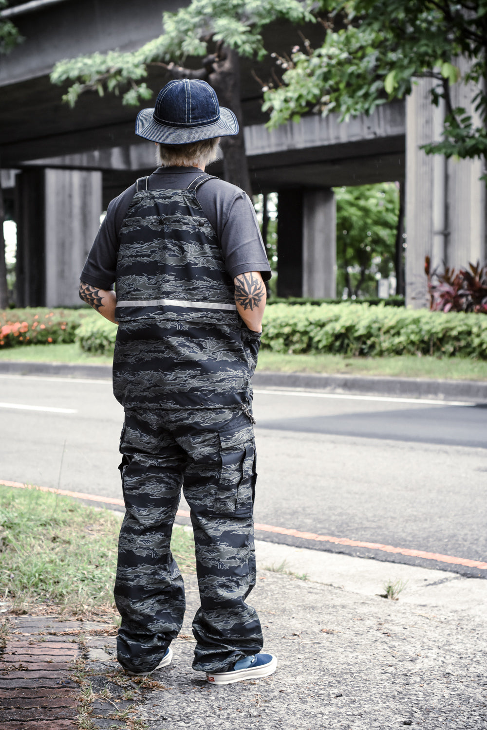 ON THE ROAD VEST - NIGHT TIGER