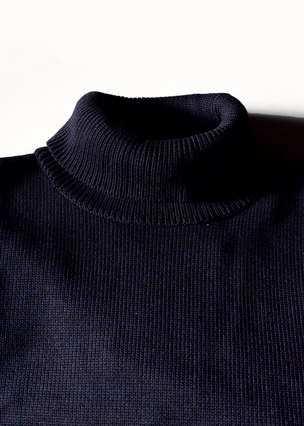 CLASSIC HIGH NECK SWEATER - NAVY - May club