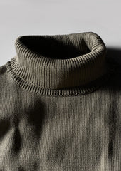 CLASSIC HIGH NECK SWEATER - OLIVE - May club