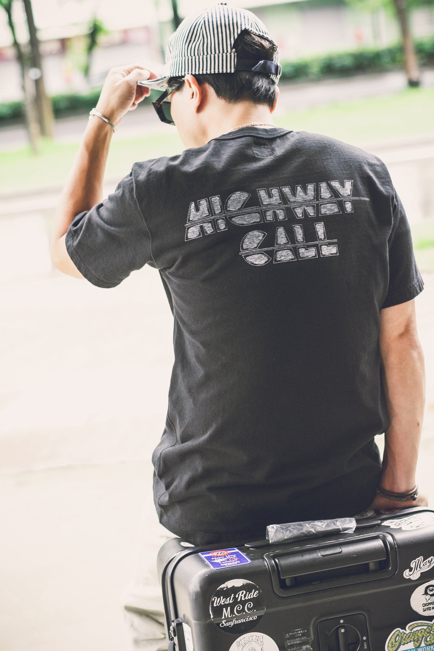 "HIGHWAY CALL" TEE - BLACK - May club