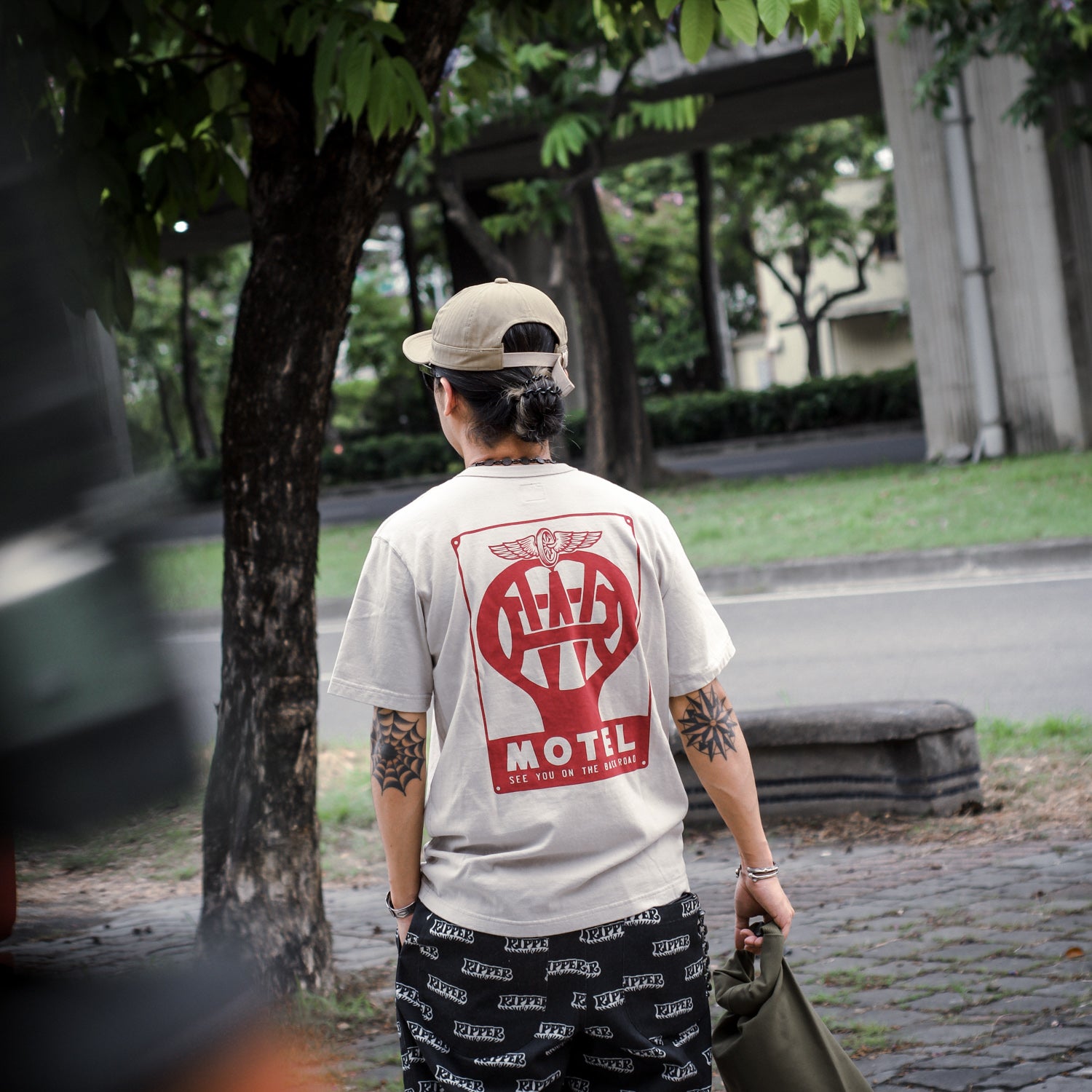 "ROAD SIGN" TEE - FADE GREY - May club