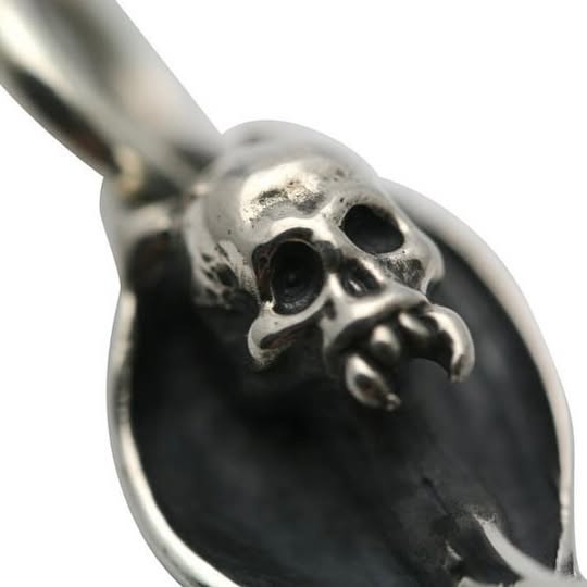 BLEAH SKULL Pendant Top