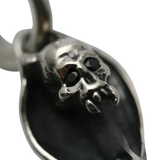 BLEAH SKULL Pendant Top