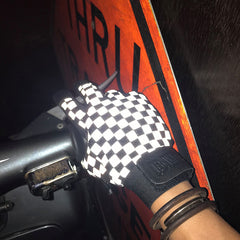 May club -【B.W.G JAPAN】REFLECTOR CHECKER GLOVE - BLACK