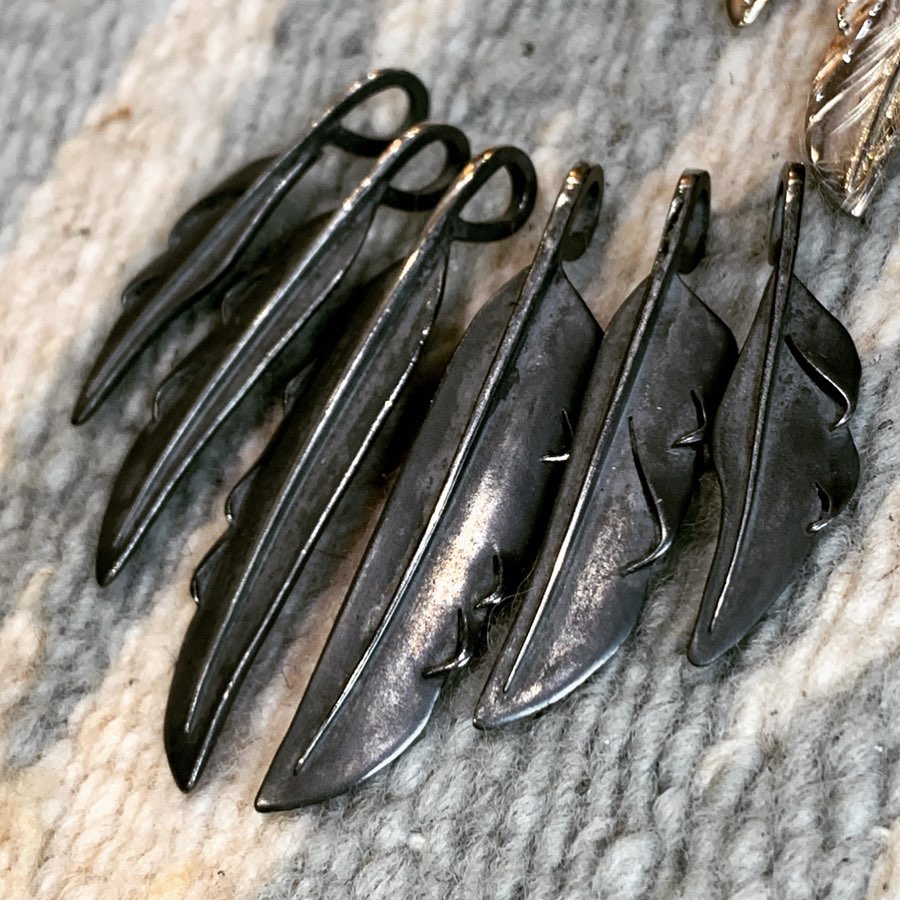 May club -【May club】BLACK KNIFE FEATHER (S)