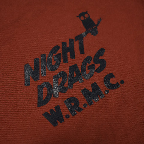May club -【WESTRIDE】"NIGHT DRAGS" TEE - RED BROWN