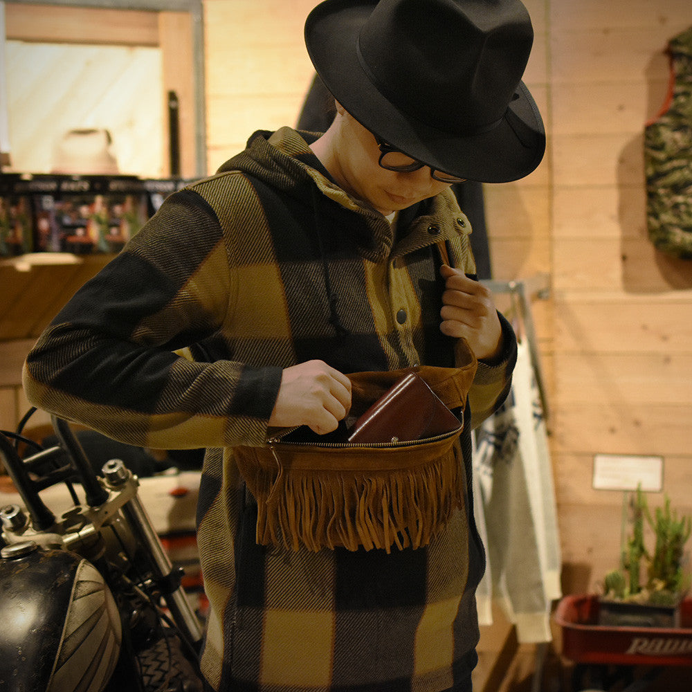 May club -【BAD QUENTIN】SUEDE FANNY PACK - BROWN
