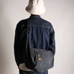 WATER RESISTANT SHOULDER BAG - BLACK - May club