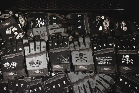 May club -【WESTRIDE】TEXTILE GLOVE - CROSS FLAGS（GREY）